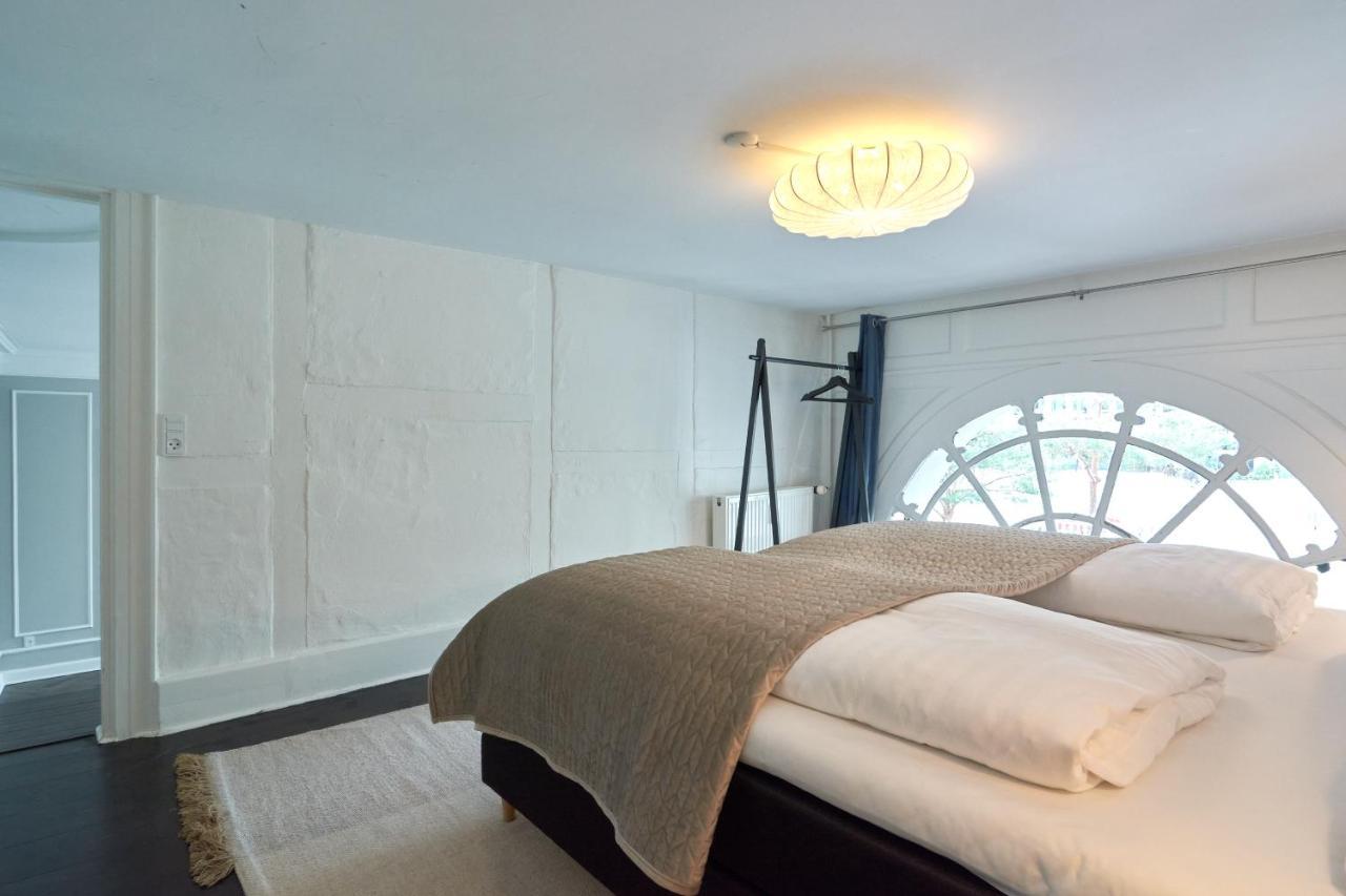 Stylish Spacious W 3br In
